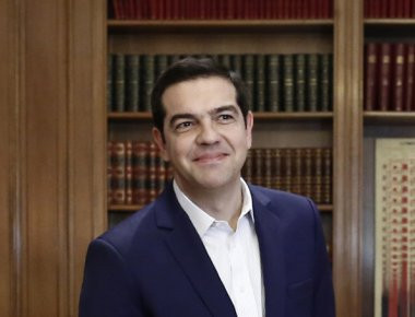 «Δίχτυα» Αλ. Τσίπρα στην Κεντροαριστερά - Ένταση για το άρθρο του για τον Α. Παπανδρέου